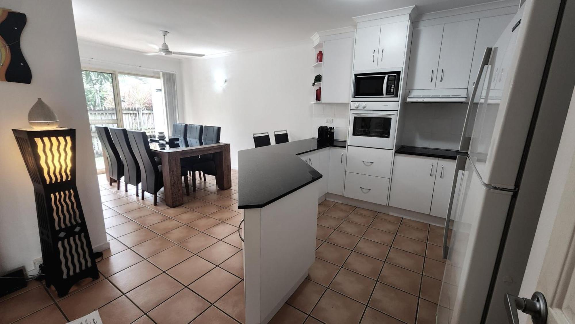 איירלי ביץ' La Villa At Beach Court מראה חיצוני תמונה
