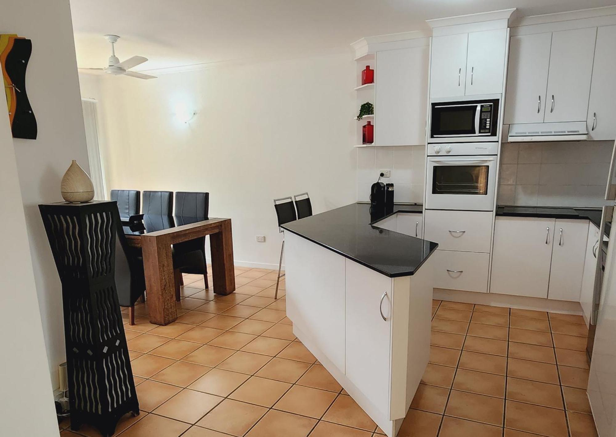 איירלי ביץ' La Villa At Beach Court מראה חיצוני תמונה